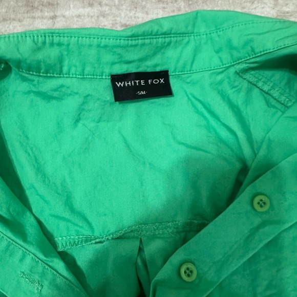 White fox boutique green button down top size small - Picture 3 of 3